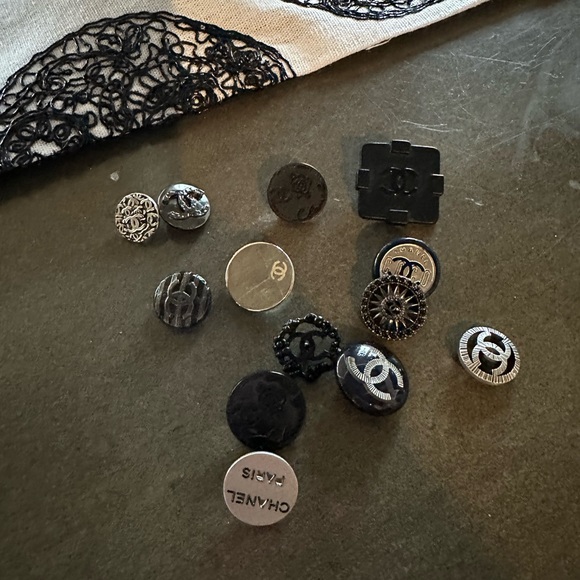 Chanel buttons 100% authentic - Picture 3 of 6